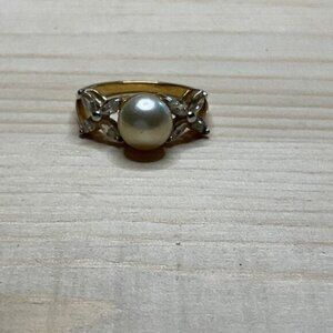 Gold Tone Pearl & Flower Rhinestone Accent Ring Elegant Design